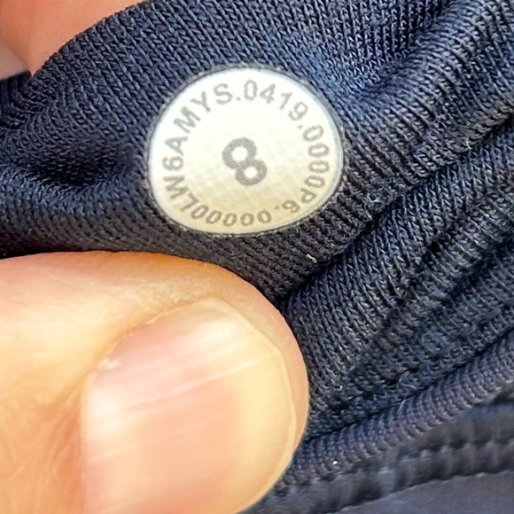 Lululemon navy all the right places crop, size 8 - Picture 11 of 11